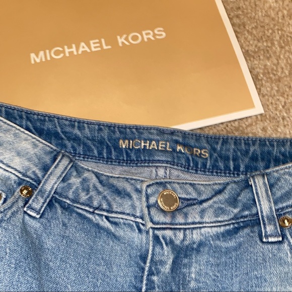 Sold MICHAEL MICHAEL KORSπΊπΊ
Frayed Denim Shorts - Picture 5 of 8